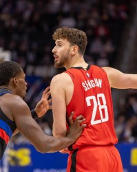 近15个客场第4胜，申京19分5助攻却遭批评，杜兰特反应太真实