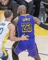 开云体育下载-传奇不息！NBA晒詹库生涯数据：老詹生涯42036分 库里4029记三分